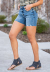 Judy Blue Jeans Collection: Spring 2021 Color: Medium Blue Cut: Shorts, 6" Inseam Rise: High Rise, 10.75" Front Rise 85% COTTON / 13% POLYESTER / 2% SPANDEX Stitching: Classic Fly: Zipper Fly Style #: JB150052-MD-PL | 150052-MD-PL Contact us for any additional measurements or sizing.