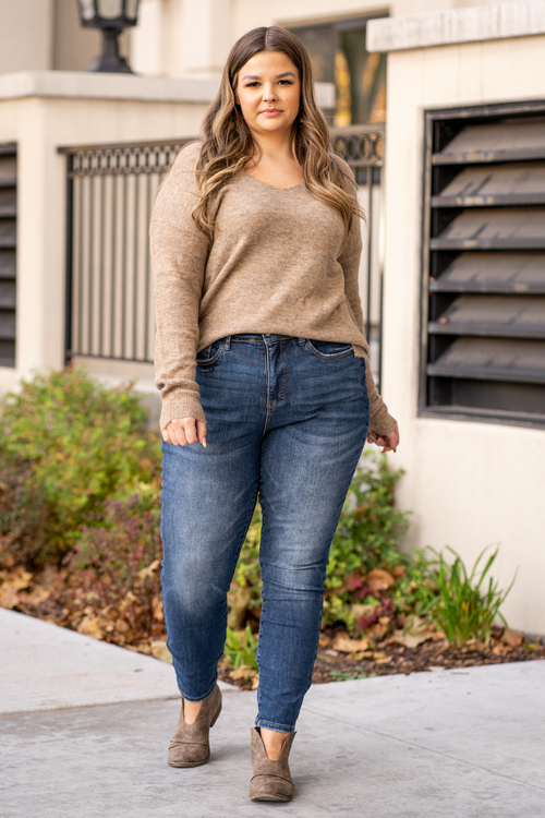 Judy Blue  Don't be afraid to wear high-waisted jeans, especially with this control top fit. Carefully designed by Judy Blue to hold your tummy in for a slim look. With a dark blue wash, these will be your everyday go-to denim.   Color: Dark Wash Cut: Skinny, 28" Inseam* Rise: High Rise, 11" Front Rise* Material: 92% COTTON, 7% POLYESTER, 1% SPANDEX Machine Wash Separately In Cold Water Stitching: Classic
