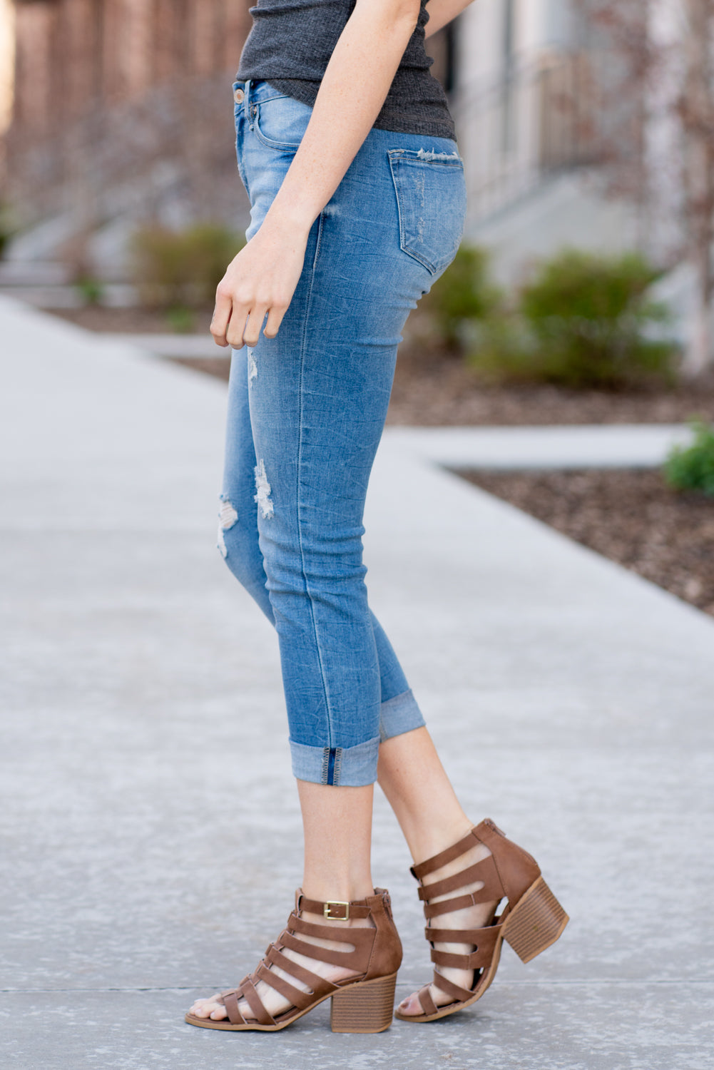 KanCan Jeans Collection: Spring 2021 Color: Medium Wash Mid Rise Cuffed Skinny Capris Cut: Skinny Capris, 23" Inseam Rise: Mid-Rise, 8.5" Front Rise COTTON 64% POLYESTER 24% RAYON 10% SPANDEX 2% Stitching: Classic  Fly: Zipper Fly Style #: KC5015LY  Contact us for any additional measurements or sizing.