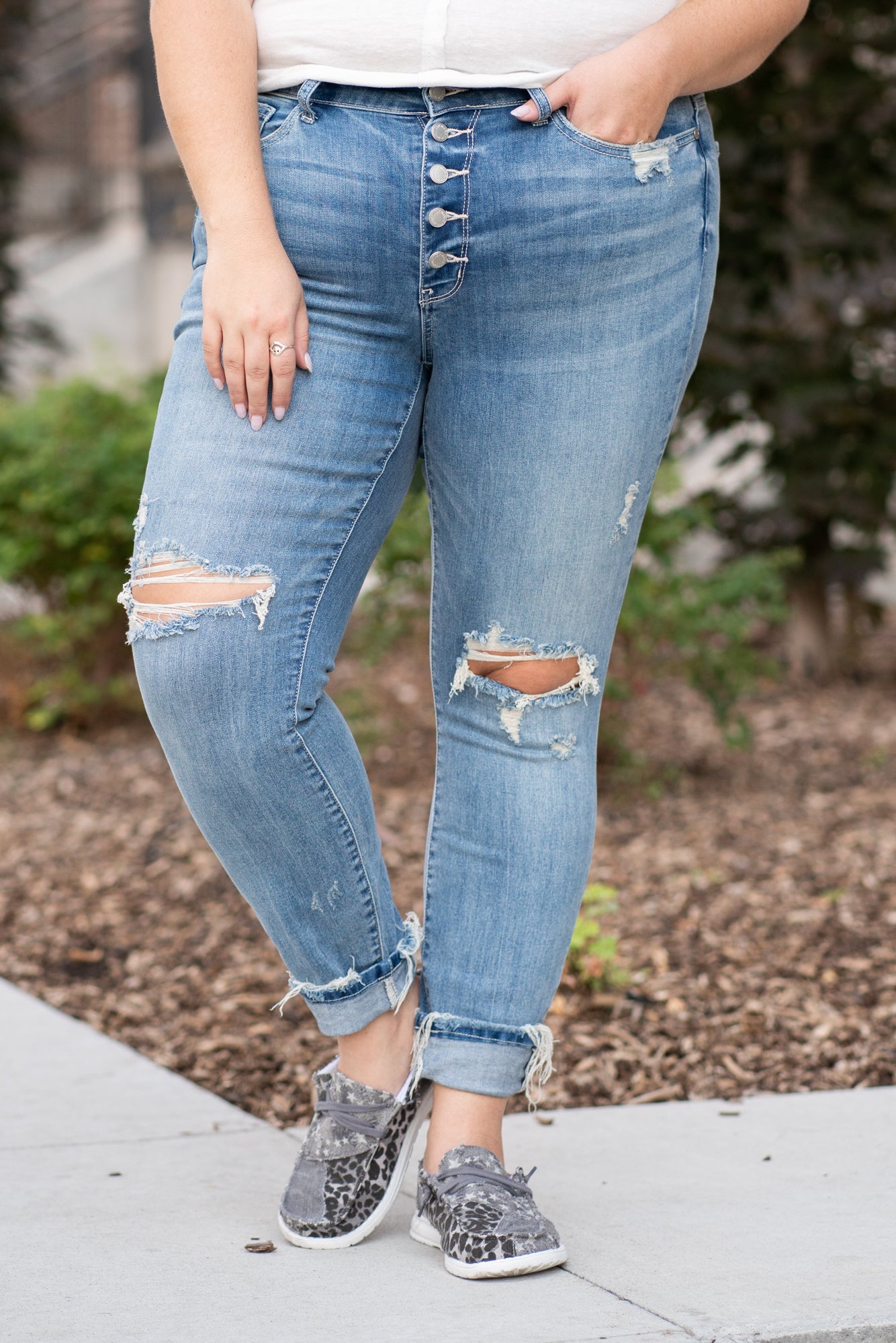 Judy Blue Collection: Spring 2021 Color: Medium Blue Wash Cut: Boyfriend, 26.5" Inseam Cuffed Rise: High-Rise. 10.5" Front Rise Material: 92% COTTON,6% POLYESTER,2% SPANDEX Machine Wash Separately In Cold Water Stitching: Classic Fly: Zipper Style #: JB82238-PL, 82238-PL Contact us for any additional measurements or sizing.