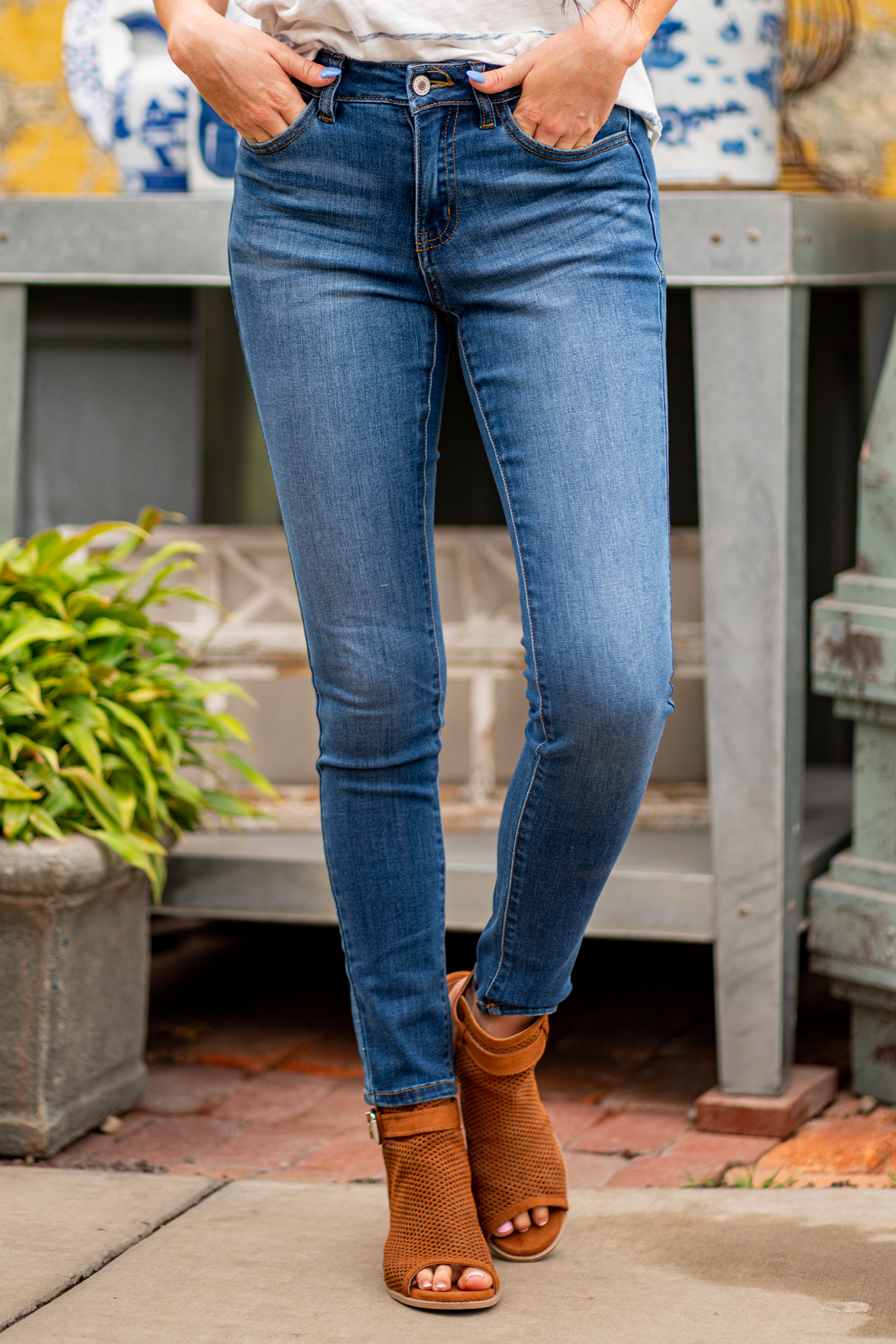 KanCan Jeans Mid Rise Medium Blue Wash Skinny Jeans KC7092M