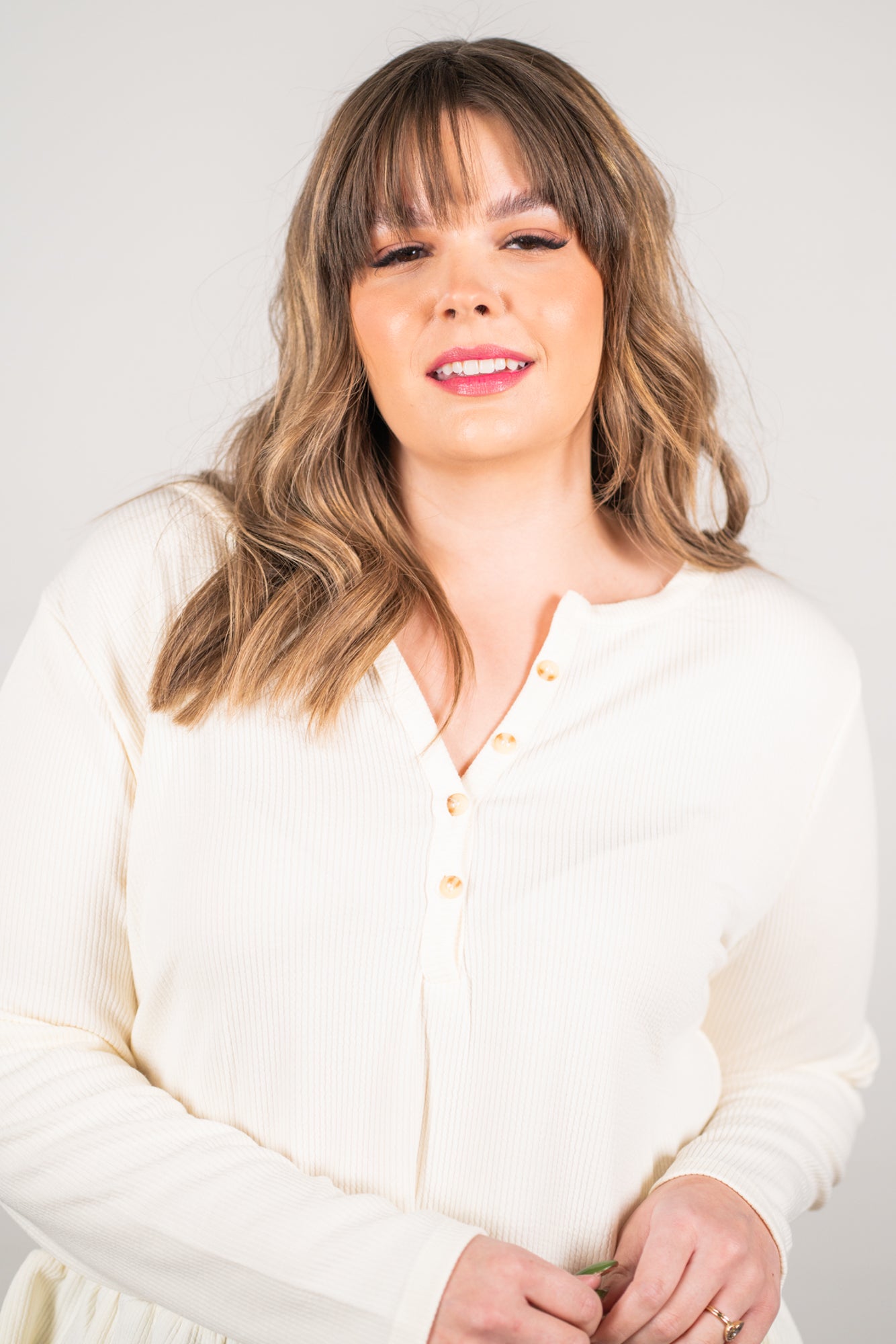 Blu Pepper Color: Ivory Ribbed Knit Long Sleeves Henley Neckline 94% POLYESTER 6% SPANDEX Style #: PCR1253 Contact us for any additional measurements or sizing. 