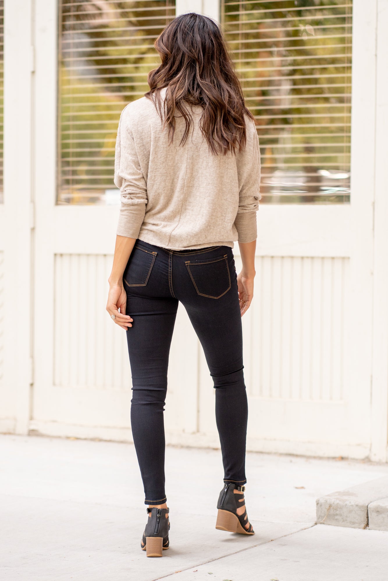 Flying Monkey Jeans Collection: Core Collection Color: Indigo  Cut: Jegging Skinny, 30" Inseam Rise: High Rise, 10" Front Rise  Faux Front Pocket Jegging, Real Back Pockets 68% COTTON, 30% POLYESTER, 2% SPANDEX Machine Wash Separately In Cold Water Stitching: Classic Fly: Zipper Style #: L7400N Contact us for any additional measurements or sizing.