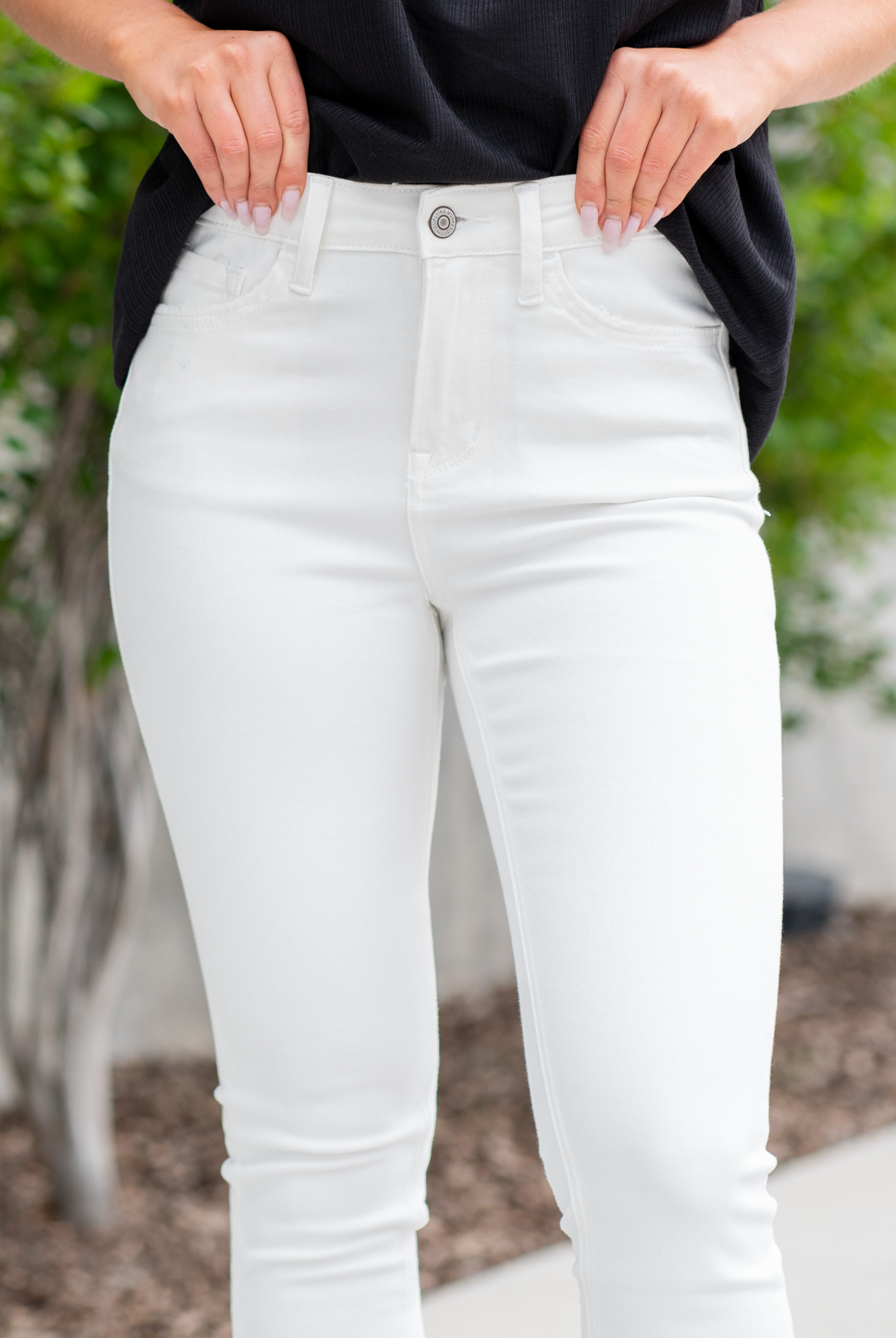 Flying Monkey Jeans Wash: White Name: Contentment  Cut: Skinny, 28" Inseam* Rise: High Rise, 10" Front Rise* 93% COTTON 5% POLYESTER 2% SPANDEX Stitching: Classic Fly: Zipper Style #: F4688 Contact us for any additional measurements or sizing.    *Measured on the smallest size, measurements may vary by size. 