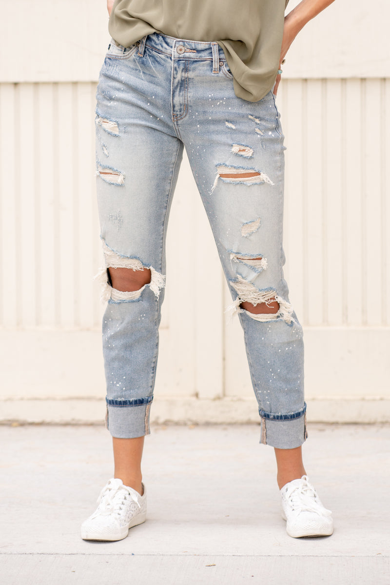 KanCan Jeans Color: Light Wash Cut: Cuffed Boyfriend, 27" Inseam Rise: High-Rise, 9.5" Front Rise 99% Cotton 1% Elastane Stitching: Classic Fly: Zipper Style #: KC8368L Contact us for any additional measurements or sizing.