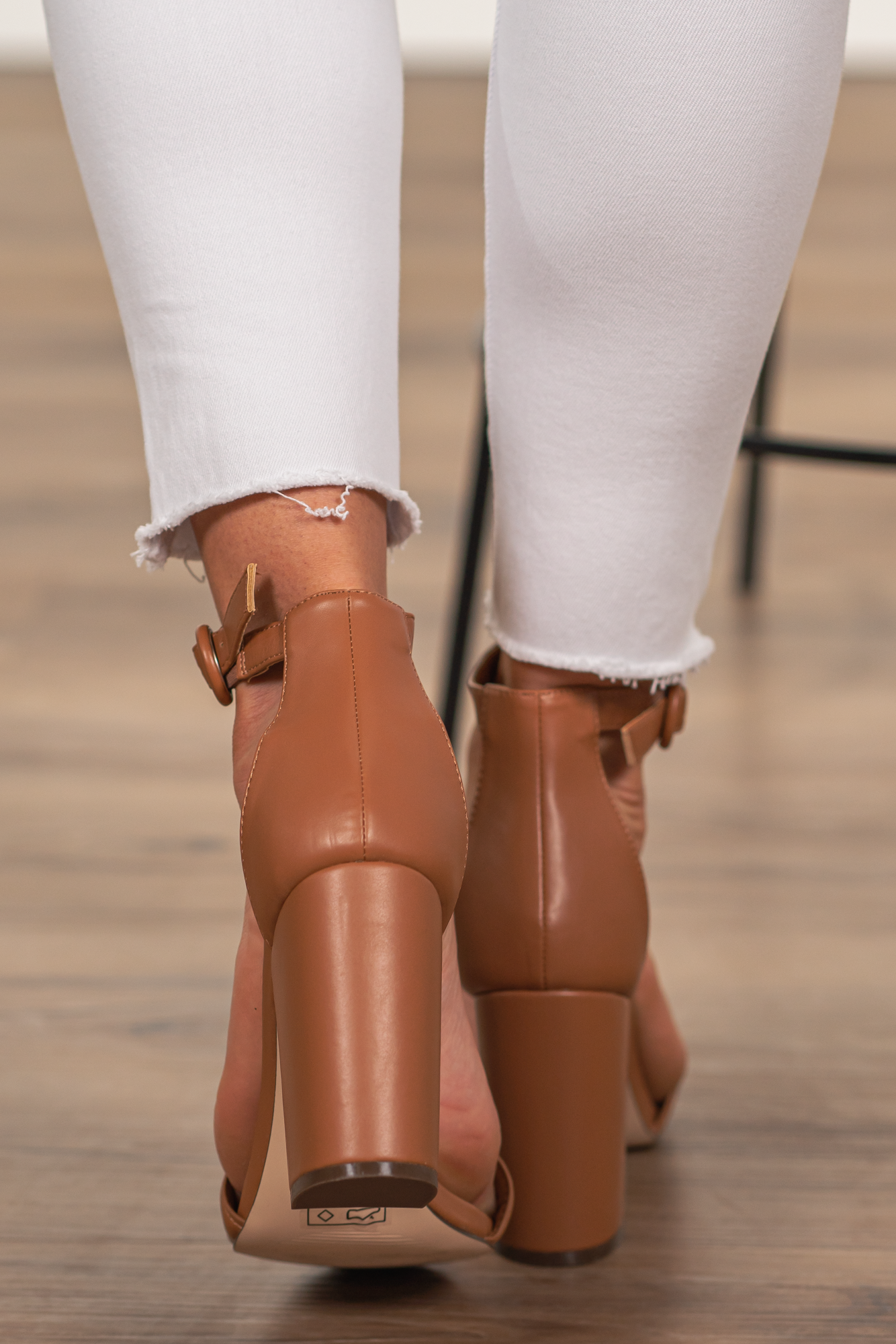 Chase & Chloe Suede Camel Color Lace Up Heels 2.5