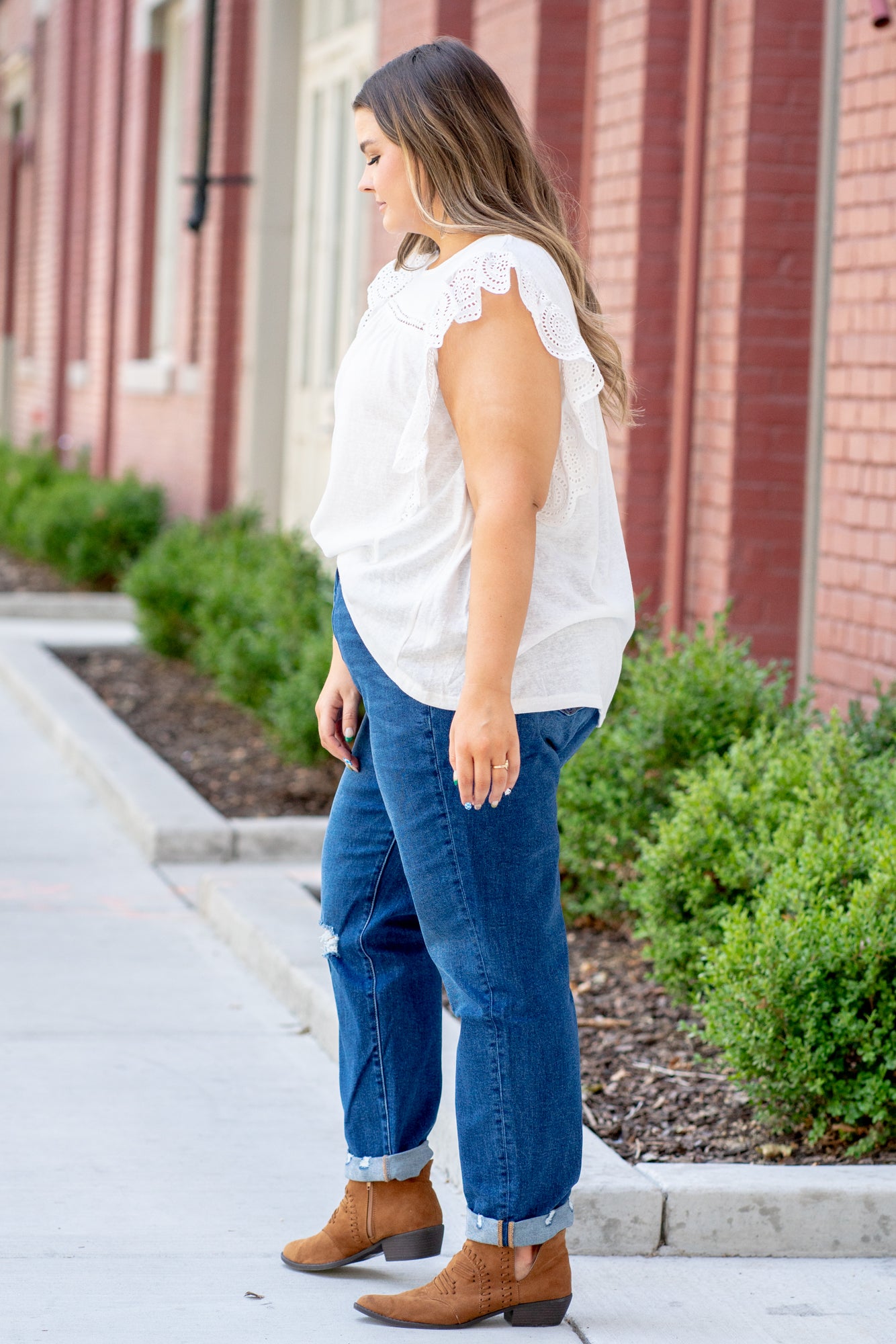 VERVET by Flying Monkey Jeans  These comfort stretch denim have a slouchy fit, distressed detail and relaxed legs. With a full length, these mom fit jeans will be your go to denim this fall.   Rise: High Rise, 13.5" Front Rise  Mom Fit 27" Inseam 90.5% COTTON 7.5% POLYESTER 2% SPANDEX Stitching: Classic  Fly: Zipper Fly  Style #: VT1196-PL  Contact us for any additional measurements or sizing..