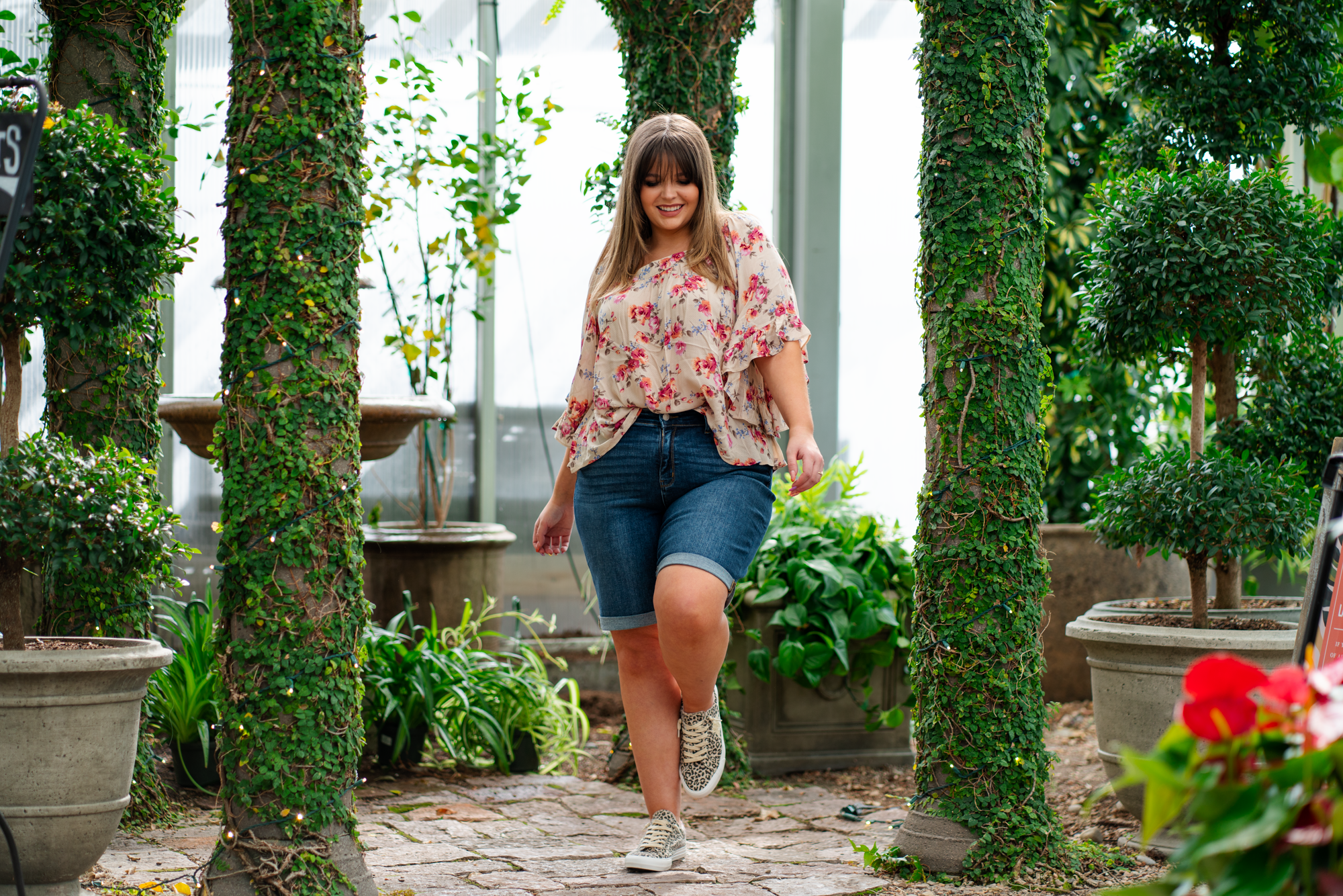 Judy Blue Jeans Color: Medium Blue Shorts  Cut: Bermudas Shorts, 8" Inseam  Rise: 10.5" Front Rise 93% COTTON,6% POLYESTER,1% SPANDEX Stitching: Classic  Fly: Zipper Fly Style #: JB15225-DK-PL | 15225-DK-PL Contact us for any additional measurements or sizing.  *Measured on the smallest size, measurements may vary by size. 