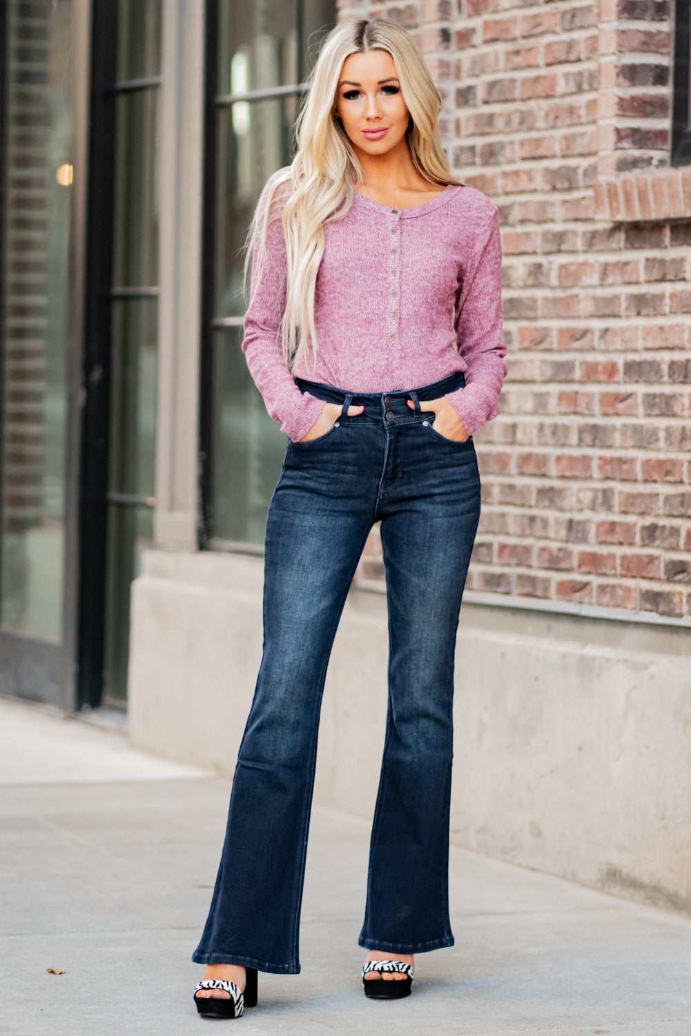 KanCan Jeans  Collection: Fall 2020  Color: Dark Wash Cut: Flare Cut, 34" Inseam Rise: High-Rise, 10.5" Front Rise Material: 94% Cotton 4% Polyester2% Spandex Detail: Whisker Wash Fly: Zipper Fly with Double Button Closure Style #: KC7123D Contact us for any additional measurements or sizing.  Haley is 5’6" and wears size 3 in jeans, a small top and 7.5 in shoes. She is wearing a 25 in these jeans.