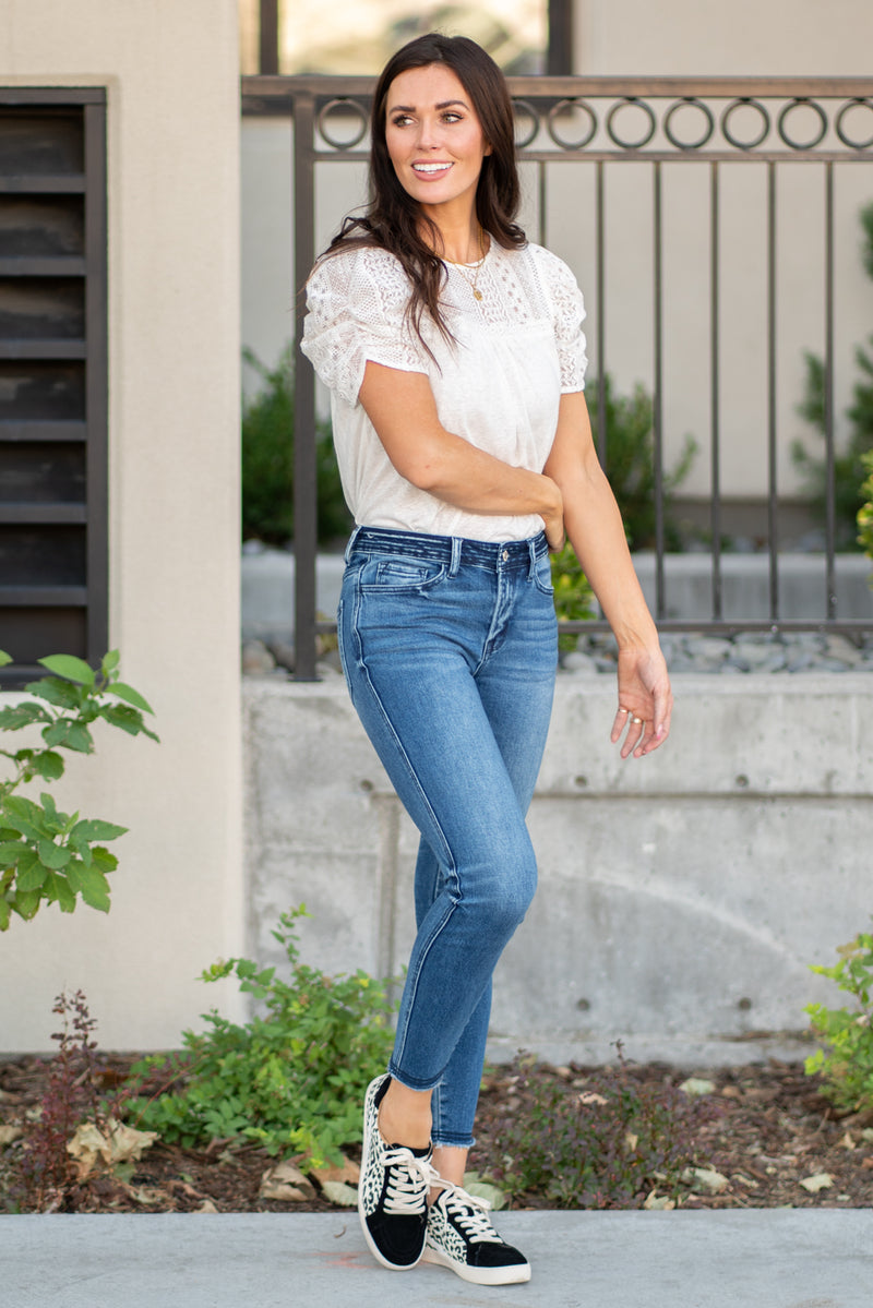 VERVET by Flying Monkey Jeans Collection: Fall 2020 Name: Half Moon Skinny, 27" Inseam Rise: Mid Rise, 9" Front Rise 90.5% COTTON, 7.5% POLYESTER, 2% SPANDEX Machine Wash Separately In Cold Water Stitching: Classic Fly: Zipper Style #: VT1182 Contact us for any additional measurements or sizing.  Chloe is 5’8" and 130 pounds. She wears a size 3 in jeans, a small top and 8.5 in shoes. She wearing a size 26/3 in these jeans.