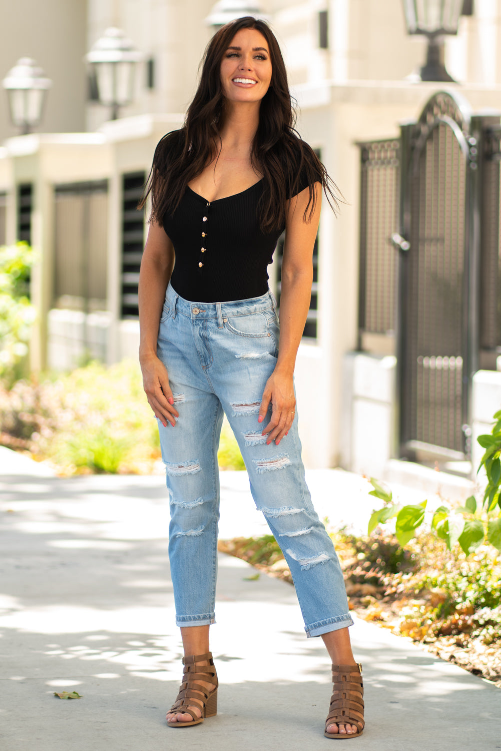 KanCan Jeans Collection: Summer 2020 Color: Light Wash Cut: Cuffed Boyfriend, 25" Inseam Rise: High-Rise, 11" Front Rise 100% Cotton Stitching: Classic Fly: Zipper Style #: KC9176L Contact us for any additional measurements or sizing.