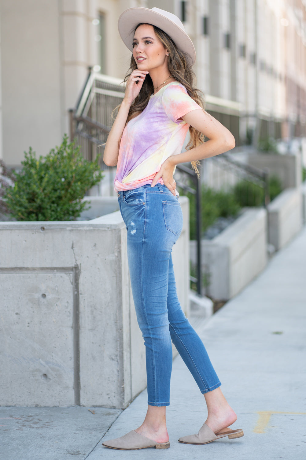 Kan Can Jeans Collection: Summer 2020 Color: Medium Wash Cut: Super Skinny, 29.5" Inseam  Rise: Mid Rise, 8.5" Front Rise 68.9% COTTON 7% RAYON 22.9%POLYESTER 1.2% SPANDEX Stitching: Classic Fly: Zipper Style #: KC7209M Contact us for any additional measurements or sizing.  Mckenna is 5'10" and 122 pounds. She wears a size small top, a 3 in jeans and a size 8.5 in shoes. She is wearing a size 25 in the jeans.