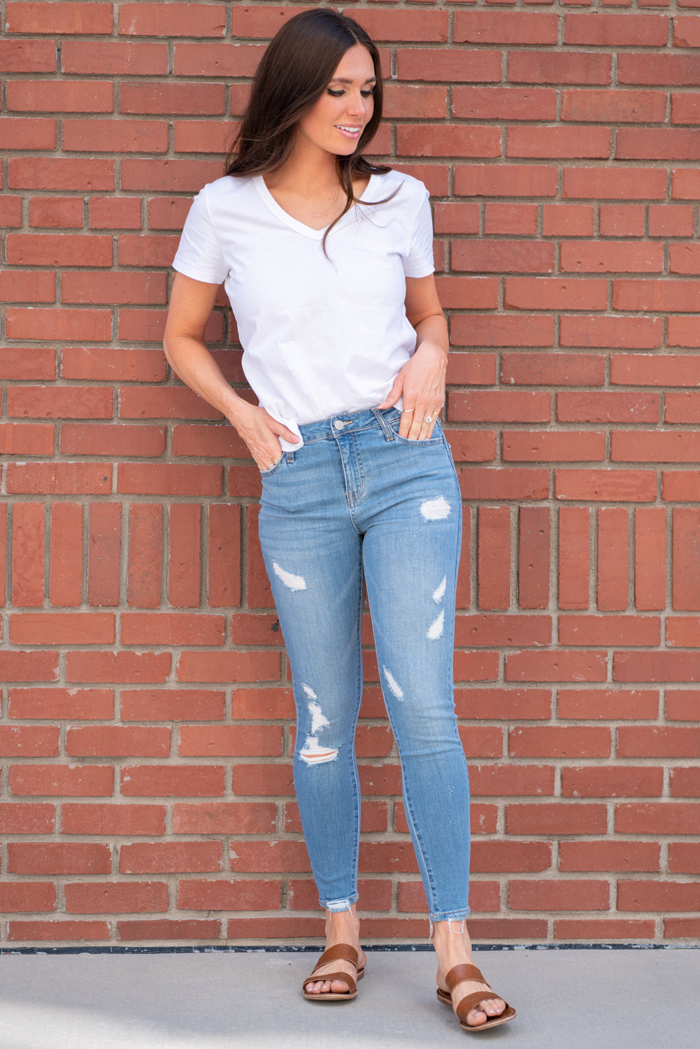 VERVET Color: Light Wash Cut: Ankle Skinny,  27"Inseam Rise: High Rise, 9.5" Front Rise 64% Cotton 34% Rayon 2% Spandex Stitching: Classic Fly: Zipper Fly Style #: VT334