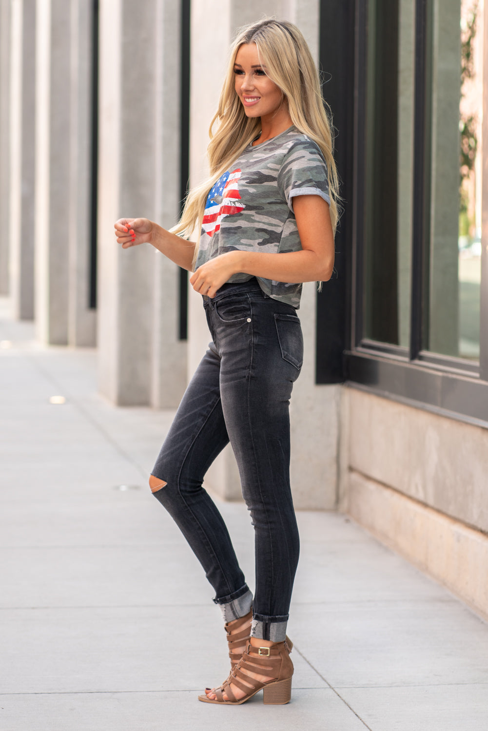 Nature Denim  Collection: Fall 2020 Color: Black Washed Cut: Skinny, 29.5" Inseam - Unfolded Rise: Mid Rise, 9" Front Rise 82% COTTON 12% RAYON 5% POLYESTER & 1% SPANDEX Stitching: Classic Fly: Zipper Style #: NT2208BK Contact us for any additional measurements or sizing.  Haley is 5’6" and wears size 25 in jeans, a small top and 7.5 in shoes. She is wearing a 25 in these jeans.