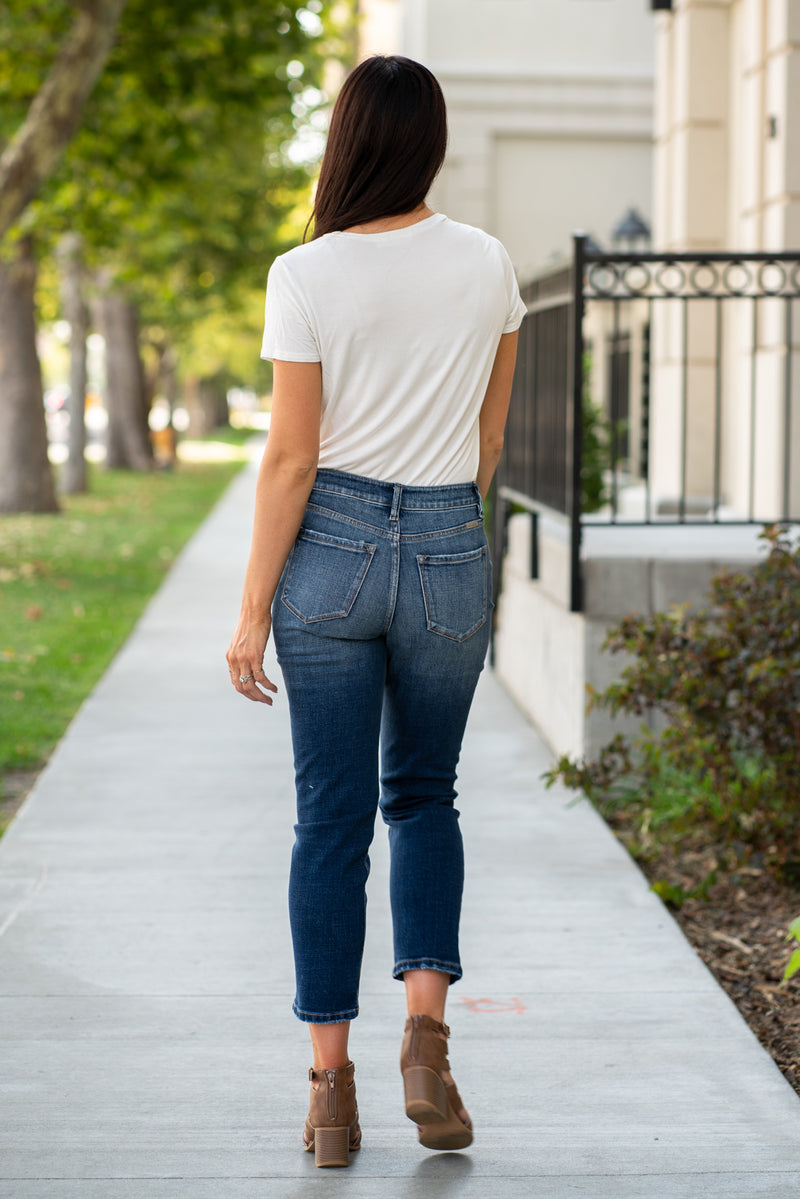 KanCan Jeans Collection: Fall 2020 Color: Dark Wash  Ankle Skinny, 27" Inseam  High Rise, 10" Front Rise Distressed Relaxed Mom Fit COTTON 99% SPANDEX 1% Fly: Zipper Style #: KC7133D Contact us for any additional measurements or sizing.  Chloe is 5’8" and 130 pounds. She wears a size 3 in jeans, a small top and 8.5 in shoes. She is wearing a 26/3 in these jeans.