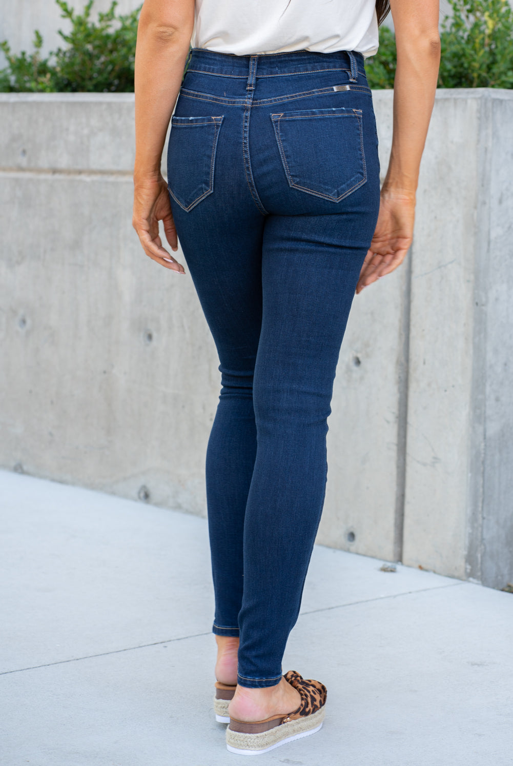 KanCan Jeans  Collection: Fall 2019 Style Name: Indigo Color: Dark Wash Cut: Skinny, 30.5" Inseam Rise: High-Rise, 9.5" Front Rise 64% Cotton 24% Polyester 10% Rayon 2% Spandex Fly: Exposed Button Fly  Style #: KC7301D