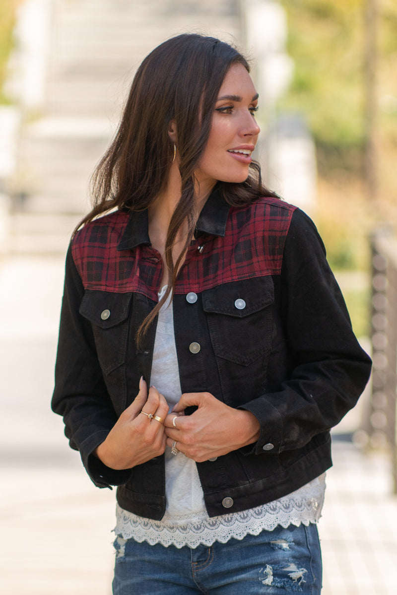 KanCan Jeans  Collection: Fall 2020 Color: Buffalo Plaid Red, Black Cut: Half Fit Denim Jacket  Material: 100% Cotton Stitching: Classic Style #: KC6293BK Contact us for any additional measurements or sizing.  Chloe is 5’8" and 130 pounds. She wears a size 26 in jeans, a small top and 8.5 in shoes. She is wearing a size small in this jacket.