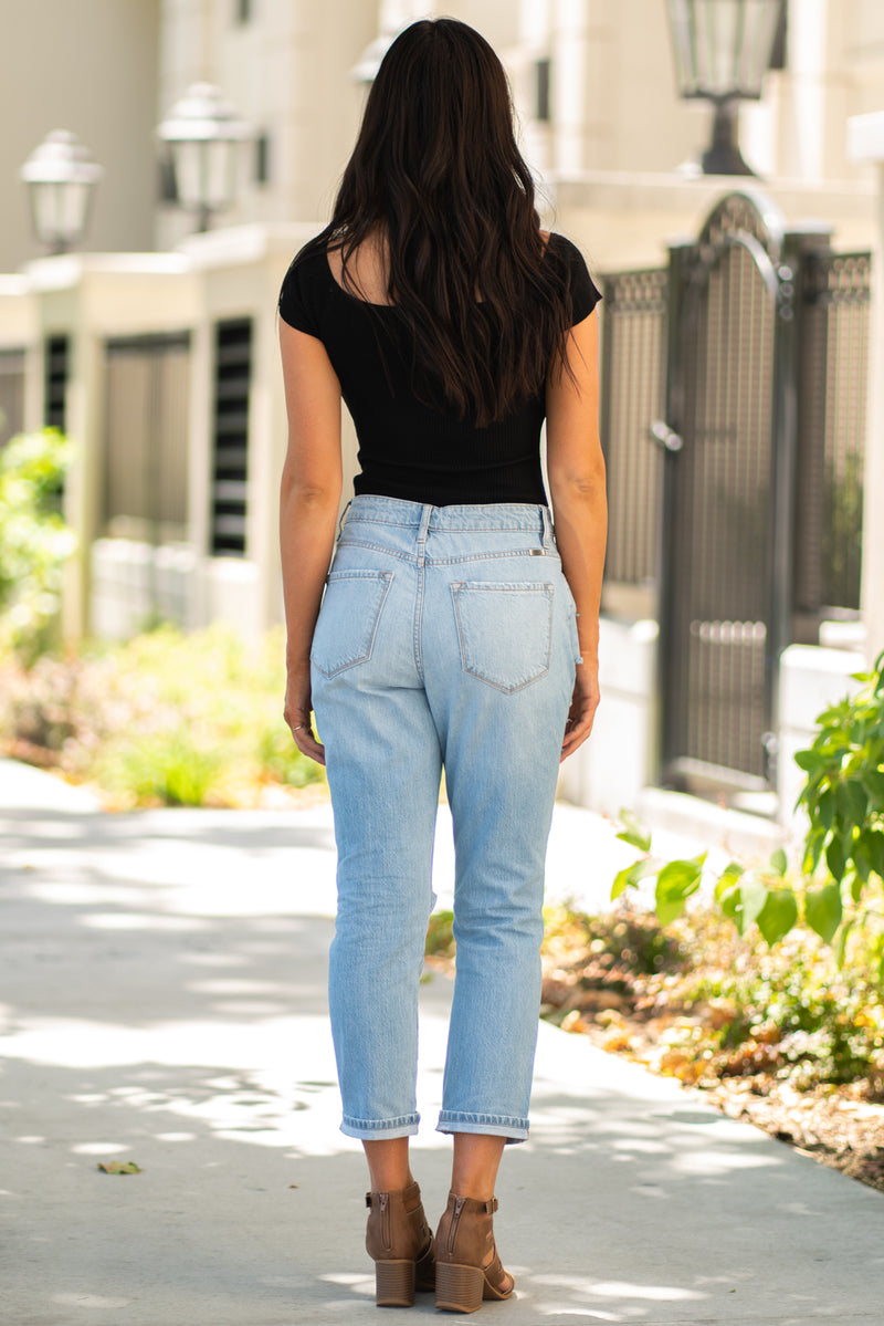 KanCan Jeans Collection: Summer 2020 Color: Light Wash Cut: Cuffed Boyfriend, 25" Inseam Rise: High-Rise, 11" Front Rise 100% Cotton Stitching: Classic Fly: Zipper Style #: KC9176L Contact us for any additional measurements or sizing.