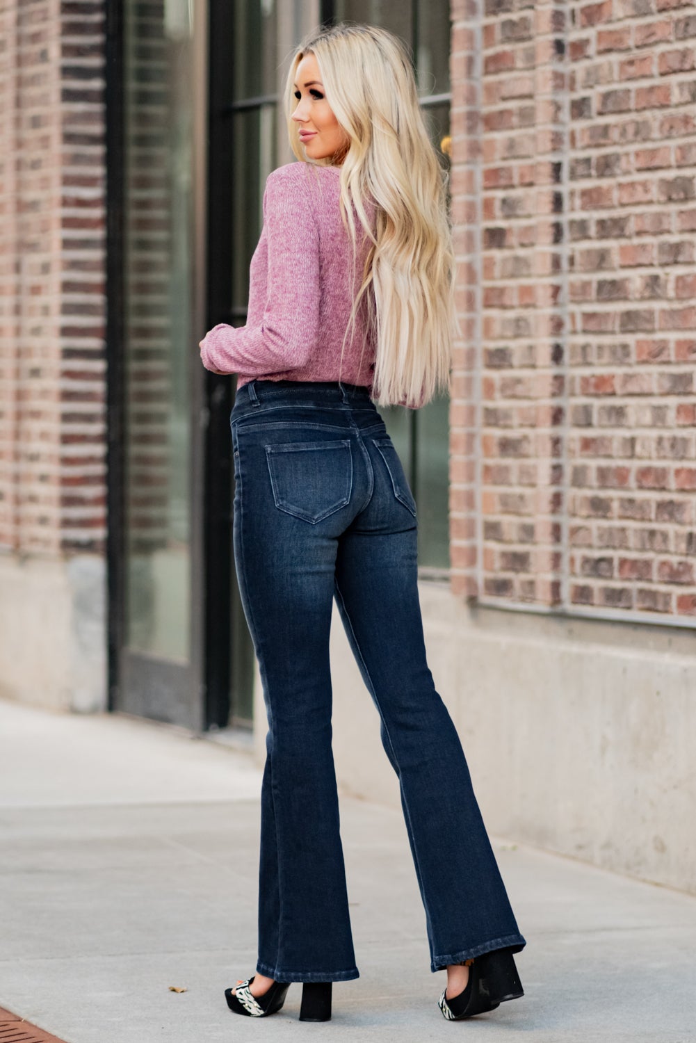 KanCan Jeans  Collection: Fall 2020  Color: Dark Wash Cut: Flare Cut, 34" Inseam Rise: High-Rise, 10.5" Front Rise Material: 94% Cotton 4% Polyester2% Spandex Detail: Whisker Wash Fly: Zipper Fly with Double Button Closure Style #: KC7123D Contact us for any additional measurements or sizing.  Haley is 5’6" and wears size 3 in jeans, a small top and 7.5 in shoes. She is wearing a 25 in these jeans.