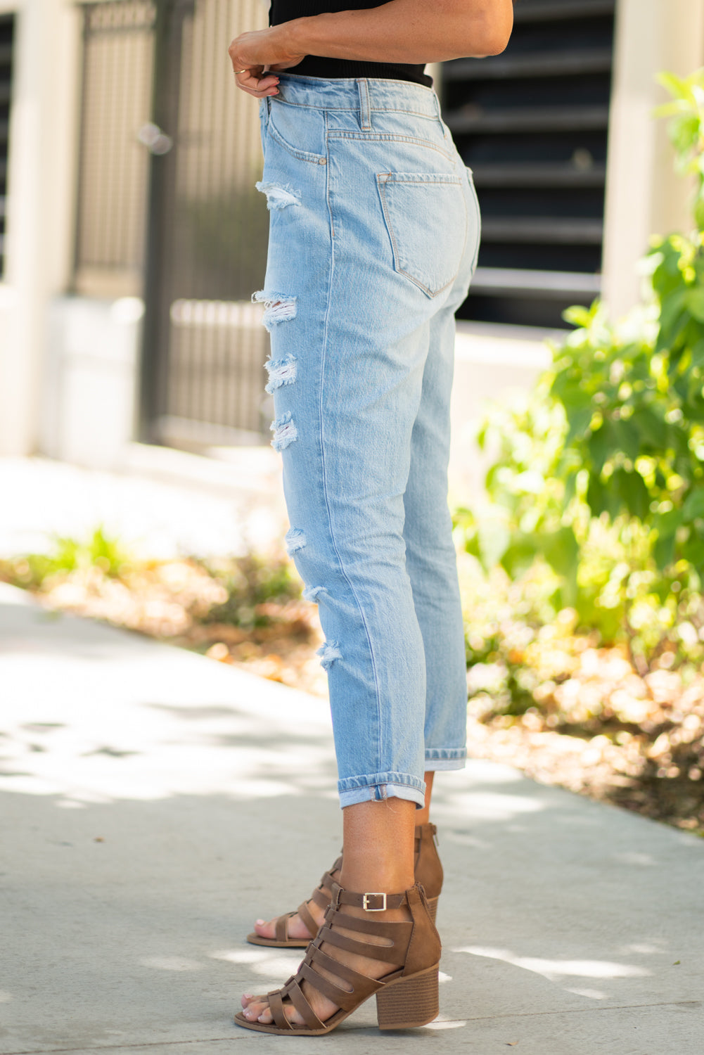 KanCan Jeans Collection: Summer 2020 Color: Light Wash Cut: Cuffed Boyfriend, 25" Inseam Rise: High-Rise, 11" Front Rise 100% Cotton Stitching: Classic Fly: Zipper Style #: KC9176L Contact us for any additional measurements or sizing.