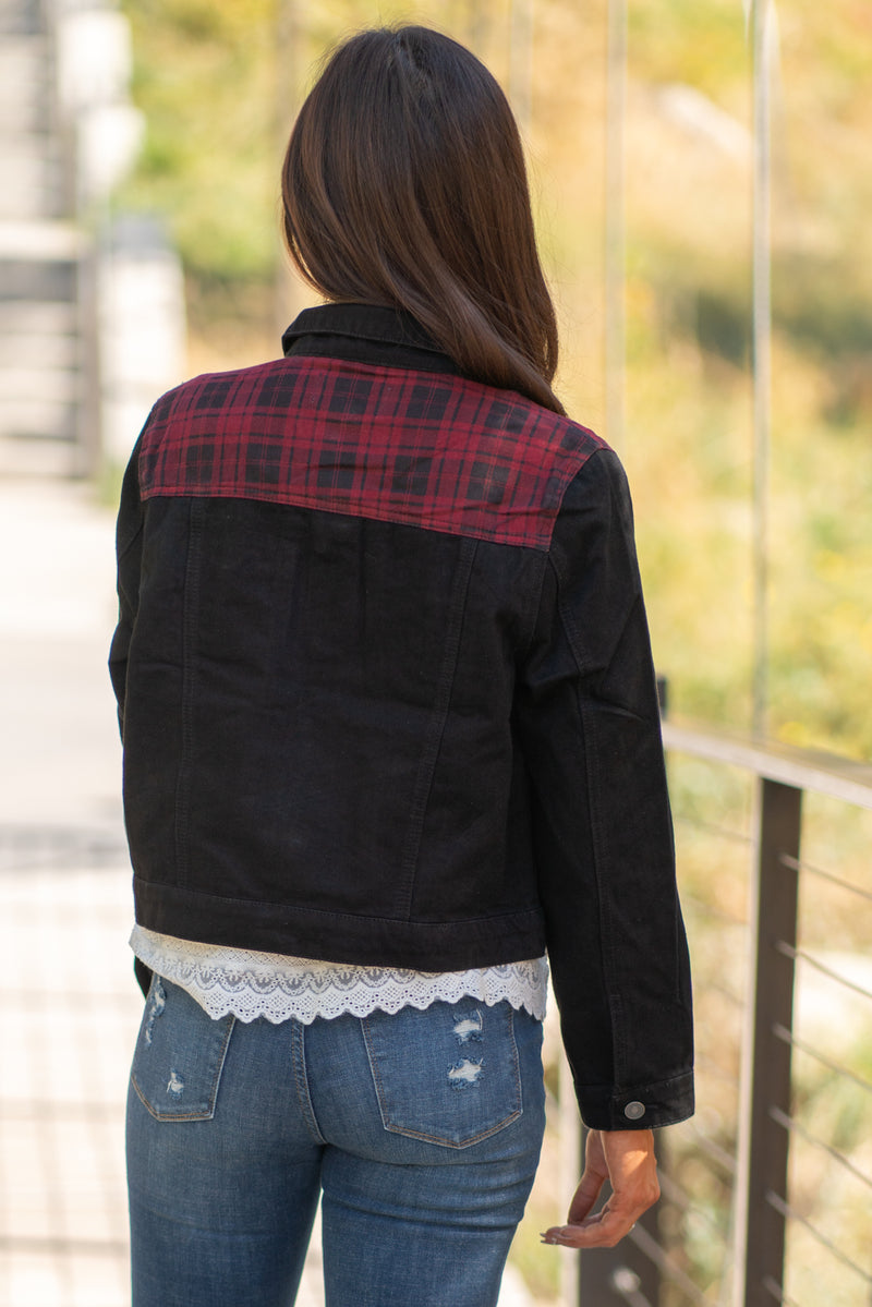 KanCan Jeans  Collection: Fall 2020 Color: Buffalo Plaid Red, Black Cut: Half Fit Denim Jacket  Material: 100% Cotton Stitching: Classic Style #: KC6293BK Contact us for any additional measurements or sizing.  Chloe is 5’8" and 130 pounds. She wears a size 26 in jeans, a small top and 8.5 in shoes. She is wearing a size small in this jacket.