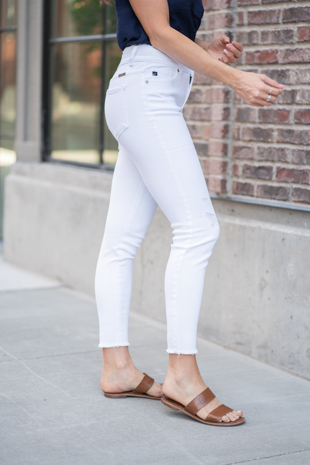 Kan Can Jeans  Collection: Summer 2020 Color: White Cut: Ankle Skinny, 27.5" Inseam Rise: High-Rise, 10" Front Rise Material: COTTON 94.8% POLYESTER 4% SPANDEX 1.2% Stitching: Classic Fly: Zipper with Double Button Style #: KC7317WT