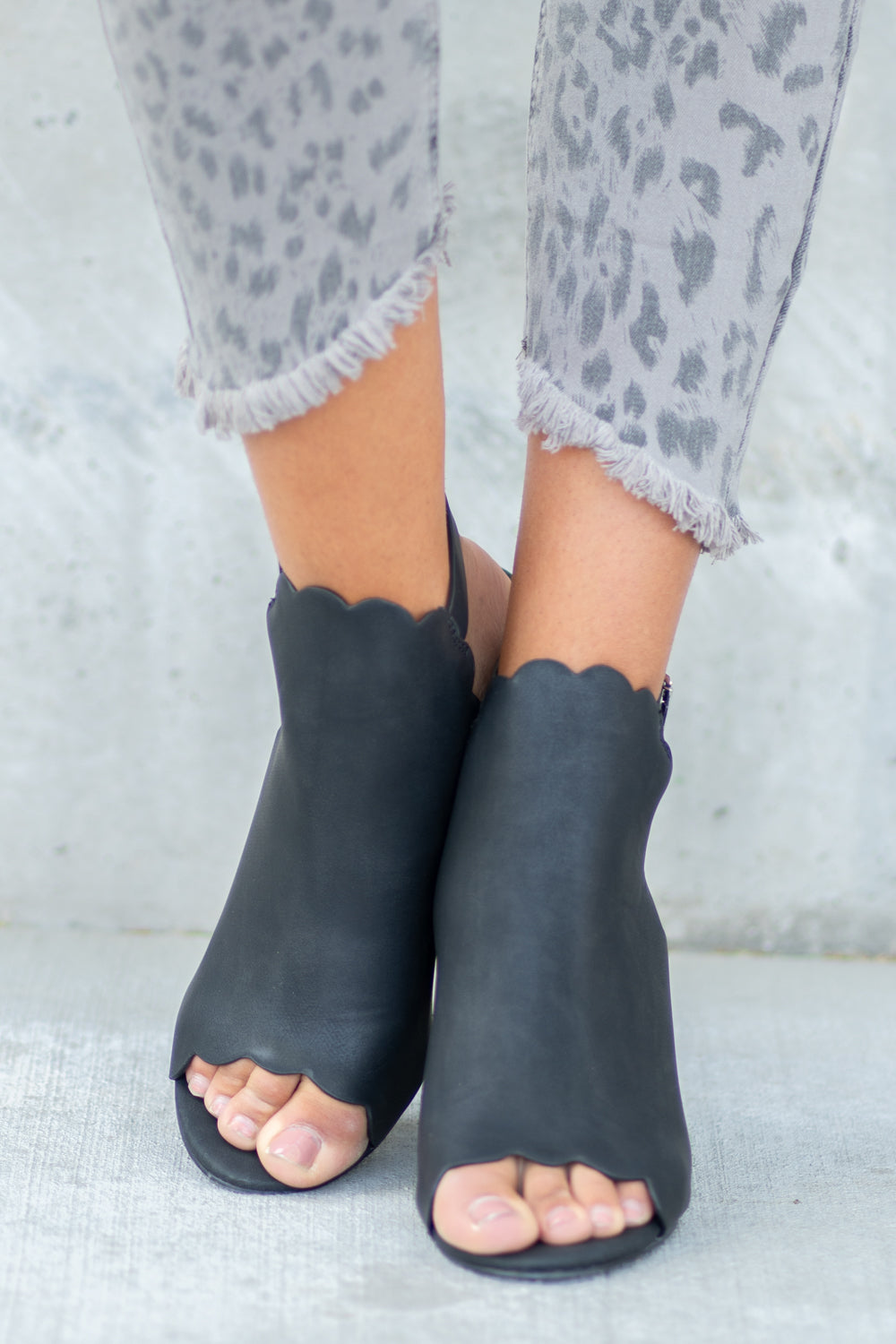 Heels by Chase & Chloe Style Name: Chunky Scallop Heels Color: Black Cut: Strappy with Open Toe Material. Outsole: Rubber Upper: Textile/Manmade  Contact us for any additional measurements or sizing.  