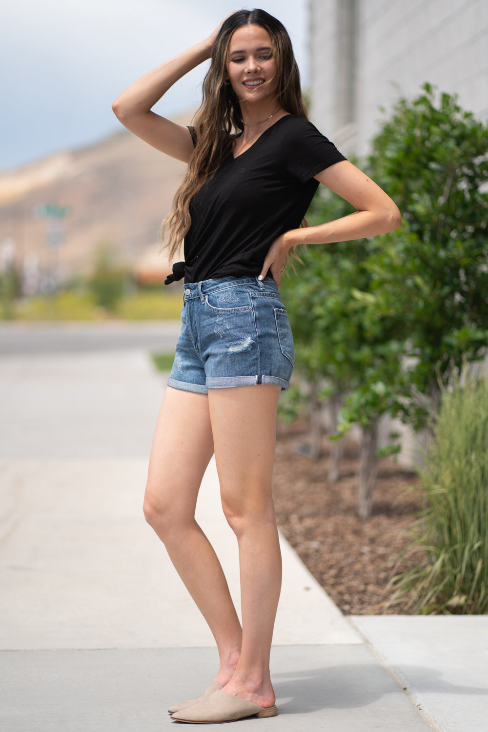 High Rise Shorts By Kan Can  Collection: Summer 2020 Cuffed Shorts High Rise, 10.5" Front Rise Shorts, 2.5" Inseam Cuffed Dark Wash Material: 100% Cotton Stitching: Classic Fly: Zipper Style #: KC7815D