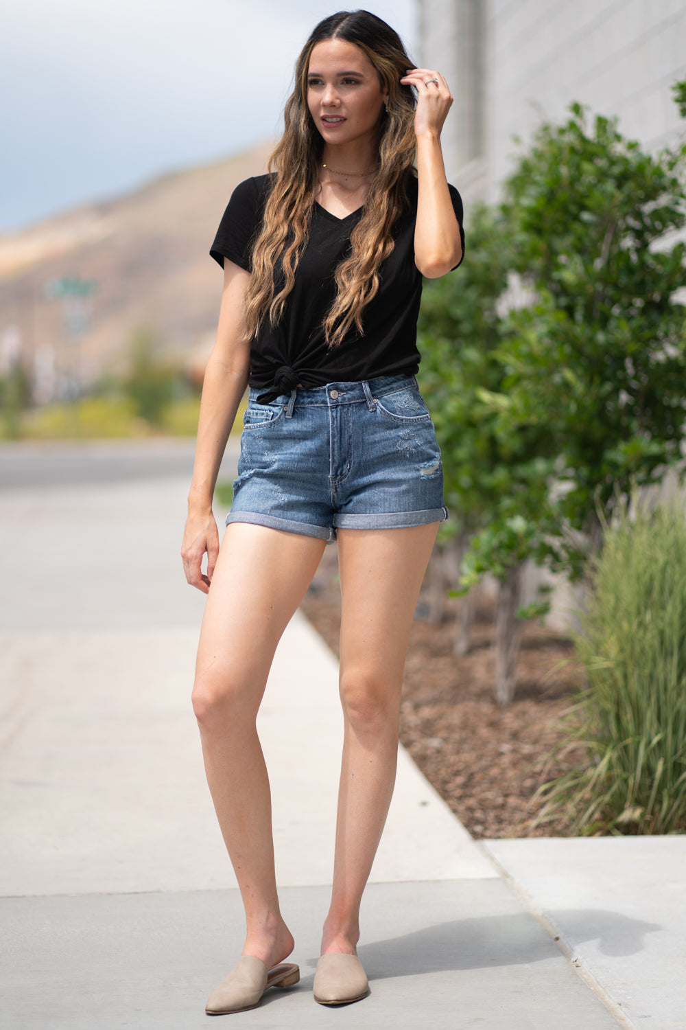 High Rise Shorts By Kan Can  Collection: Summer 2020 Cuffed Shorts High Rise, 10.5" Front Rise Shorts, 2.5" Inseam Cuffed Dark Wash Material: 100% Cotton Stitching: Classic Fly: Zipper Style #: KC7815D